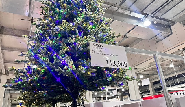 コストコクリスマスツリー展示 電飾付き 274センチ LEDライト2700球