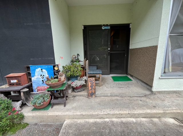 うなぎ食事処 伊勢屋の民家のような玄関